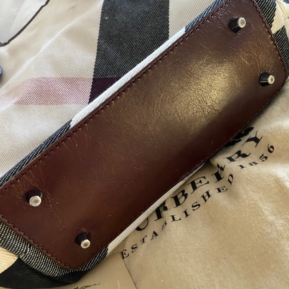 Burberry mega check Victoria Lowry tote bag. Authentic - Picture 8 of 10